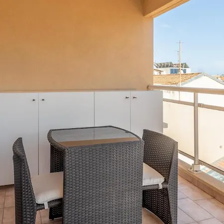 Luxury Renovated 2024 With Free Parking