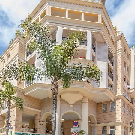Luxury Renovated 2024 With Free Parking Appartement *
