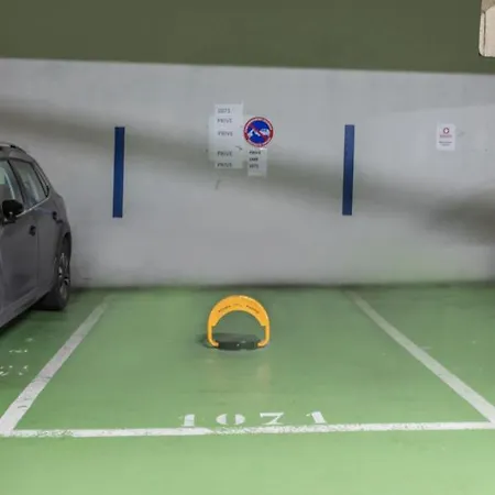 Luxury Renovated 2024 With Free Parking *