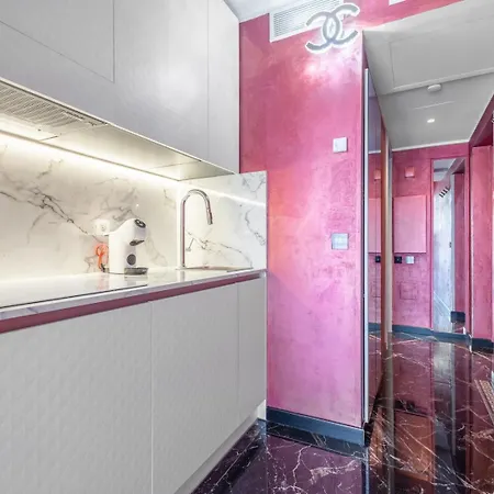 Luxury Renovated 2024 With Free Parking *