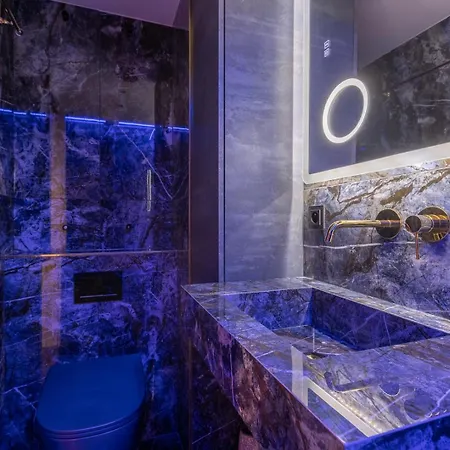 Luxury Renovated 2024 With Free Parking