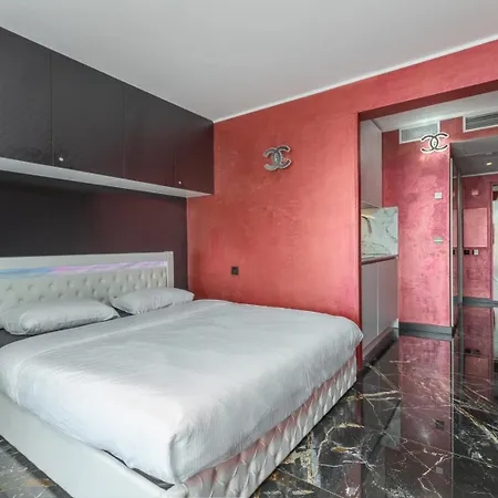 Luxury Renovated 2024 With Free Parking Apartament *